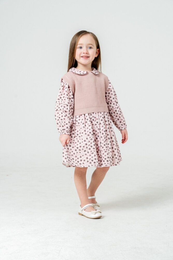 Leopardkleid mit Knöpfen & Strickweste