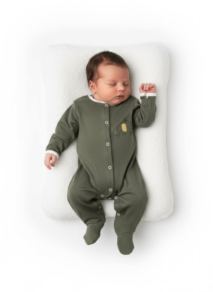 Strampler mit Füßchen