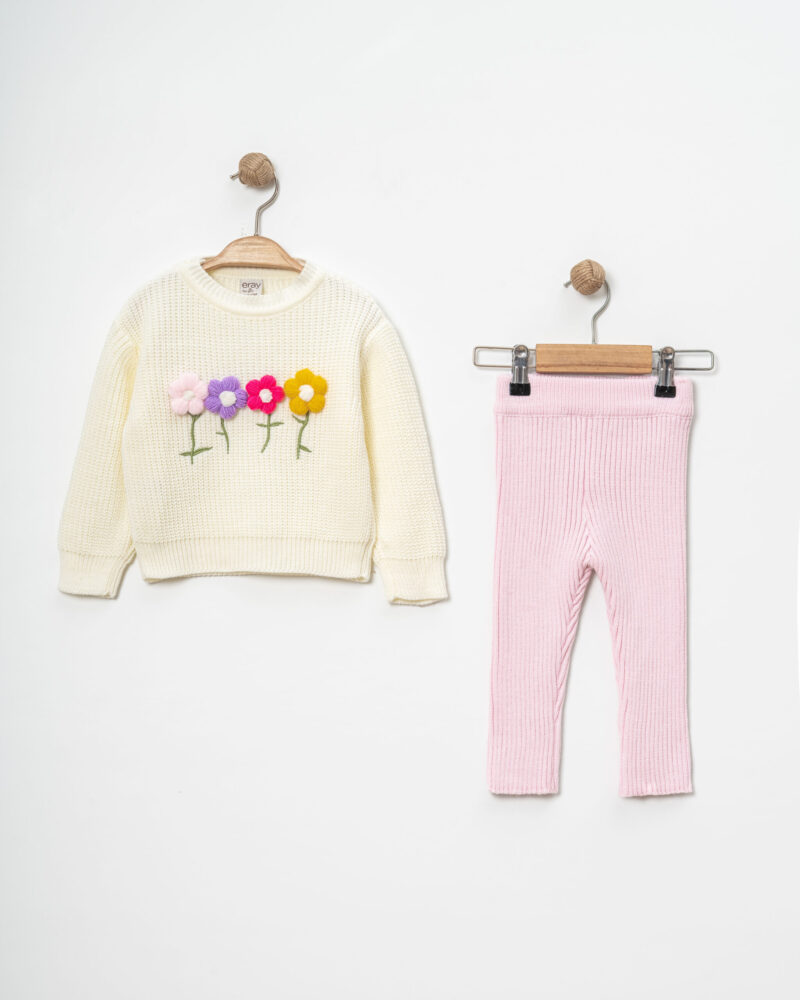 Kleine Blume Strickoutfit