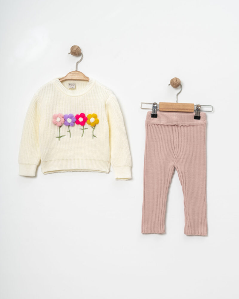 Kleine Blume Strickoutfit